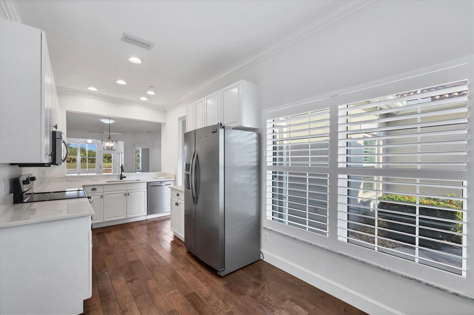 PELICAN POINTE GOLF & COUNTRY CLUB - Residential