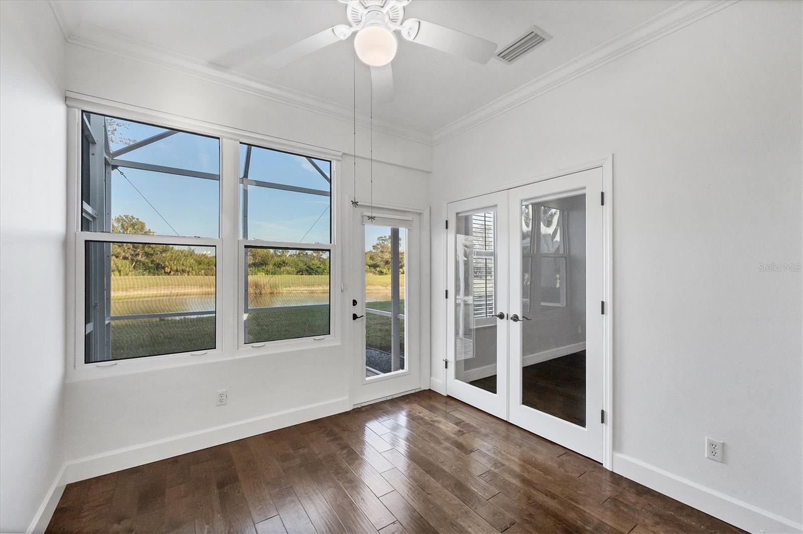 PELICAN POINTE GOLF & COUNTRY CLUB - Residential