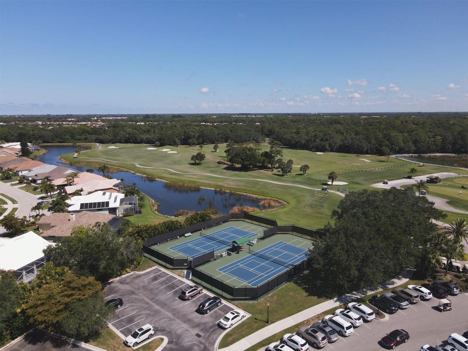 PELICAN POINTE GOLF & COUNTRY CLUB - Residential