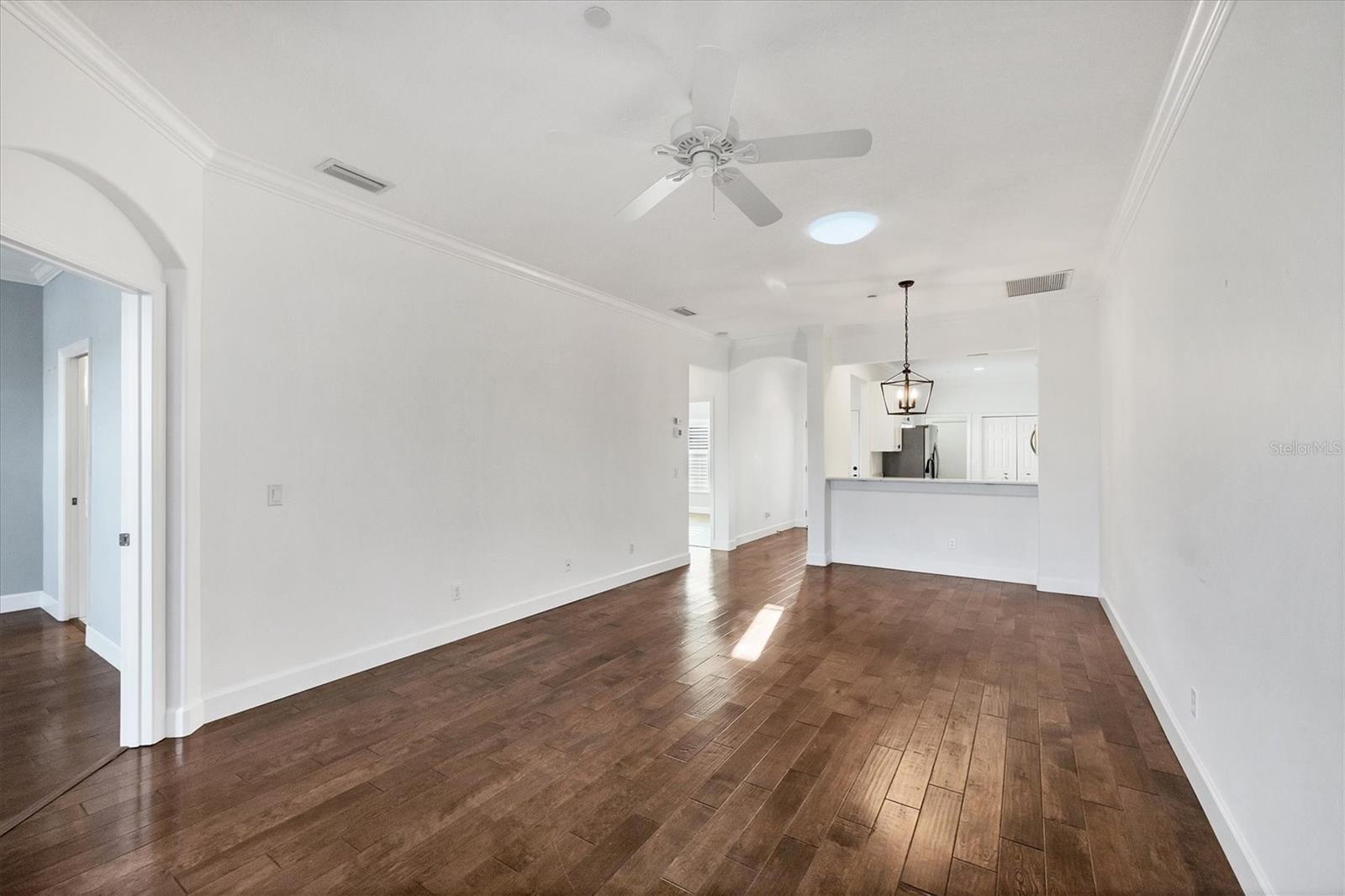 PELICAN POINTE GOLF & COUNTRY CLUB - Residential