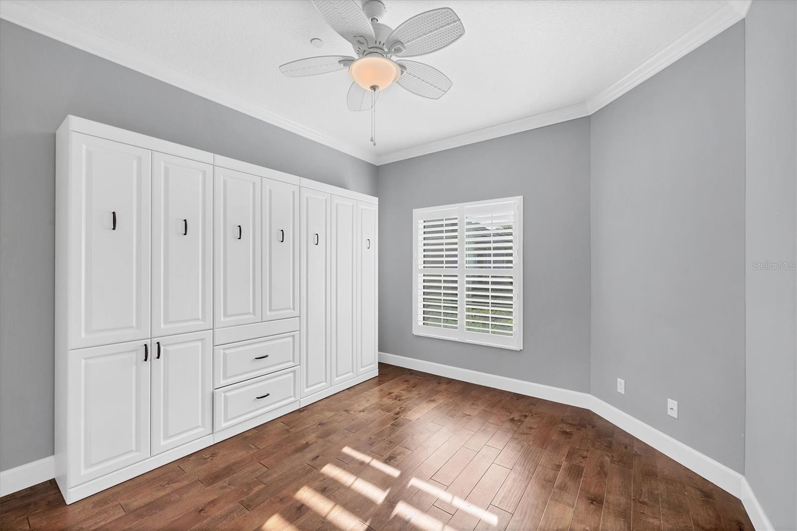 PELICAN POINTE GOLF & COUNTRY CLUB - Residential