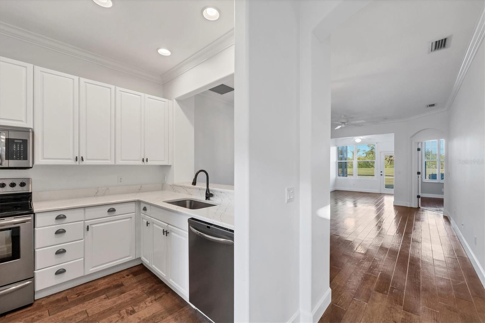 PELICAN POINTE GOLF & COUNTRY CLUB - Residential