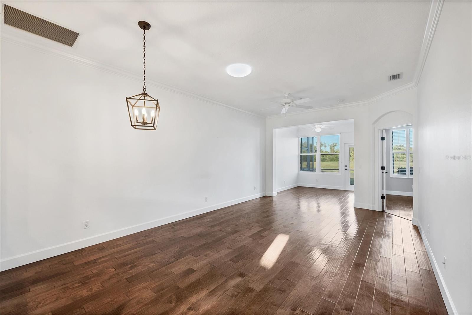 PELICAN POINTE GOLF & COUNTRY CLUB - Residential