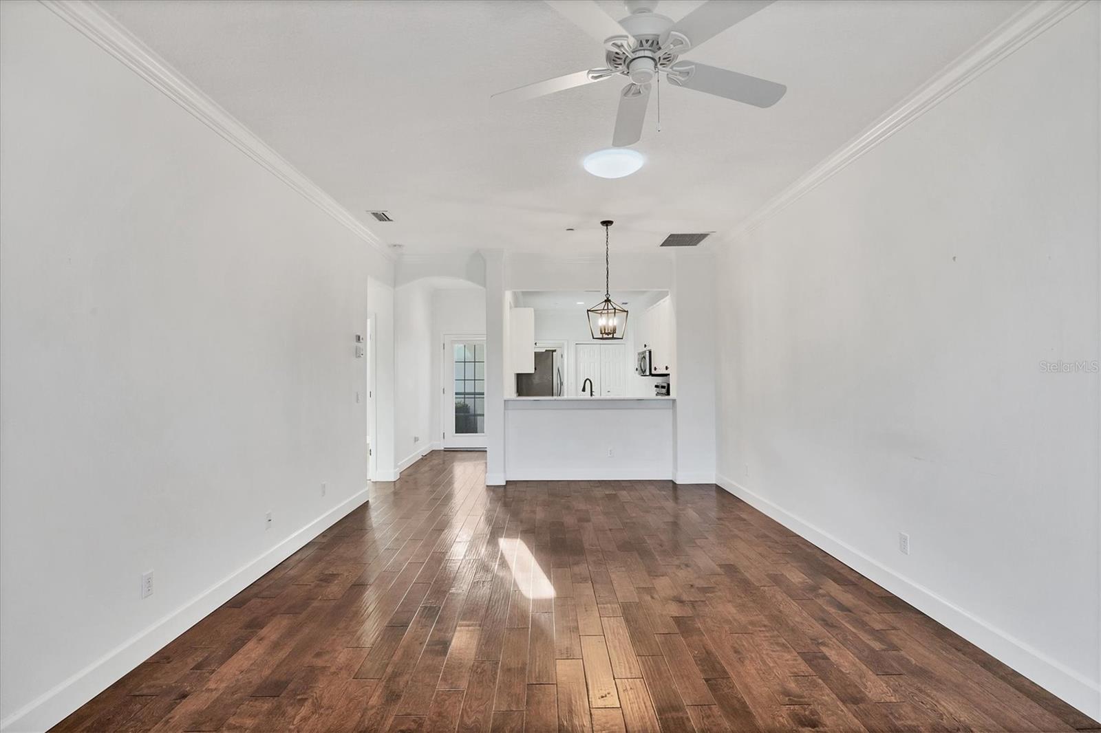 PELICAN POINTE GOLF & COUNTRY CLUB - Residential