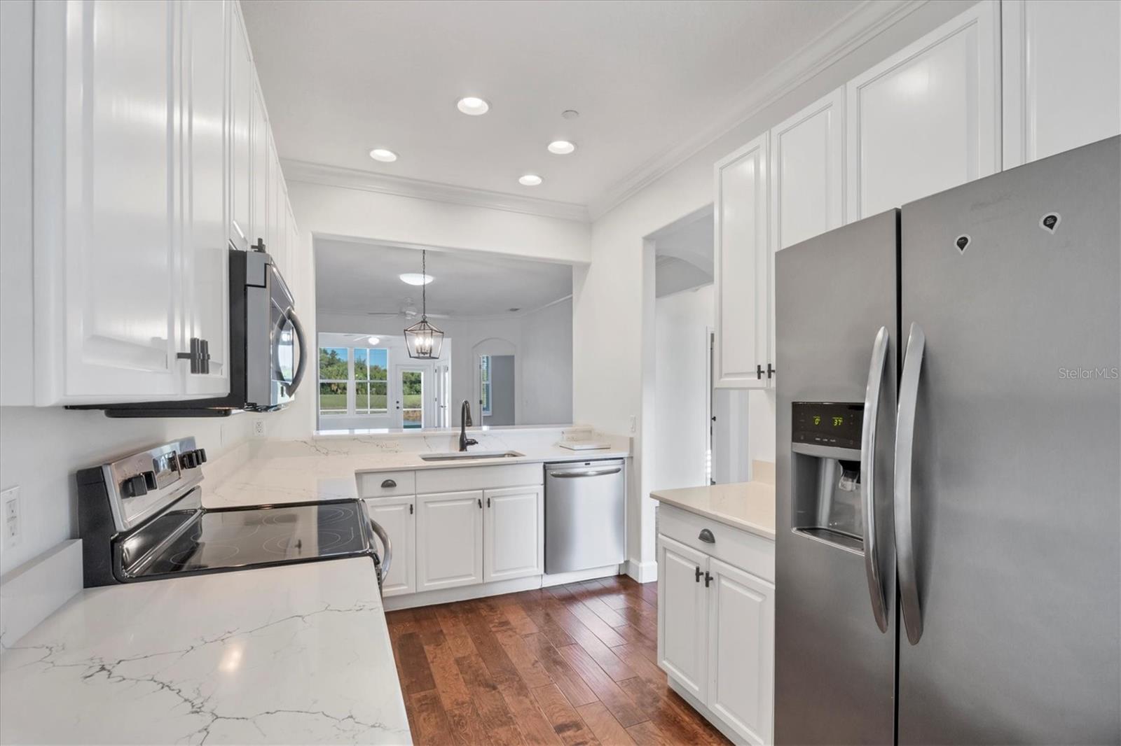 PELICAN POINTE GOLF & COUNTRY CLUB - Residential