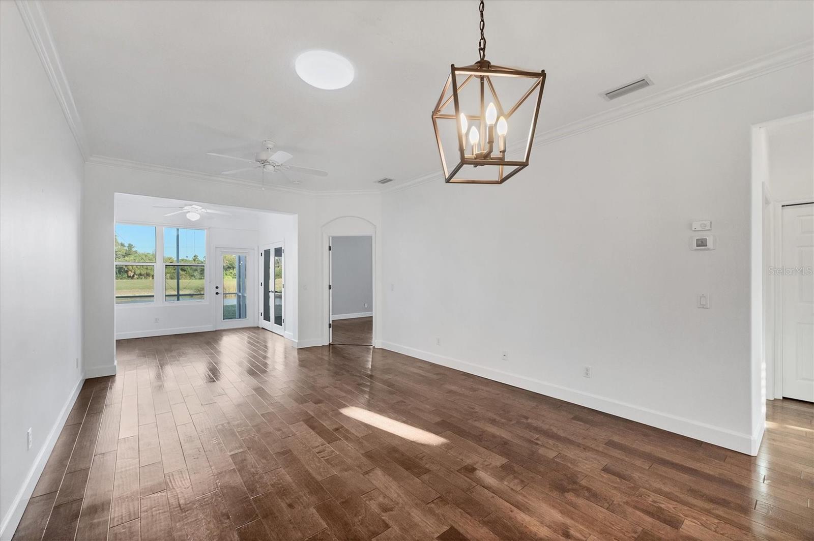 PELICAN POINTE GOLF & COUNTRY CLUB - Residential