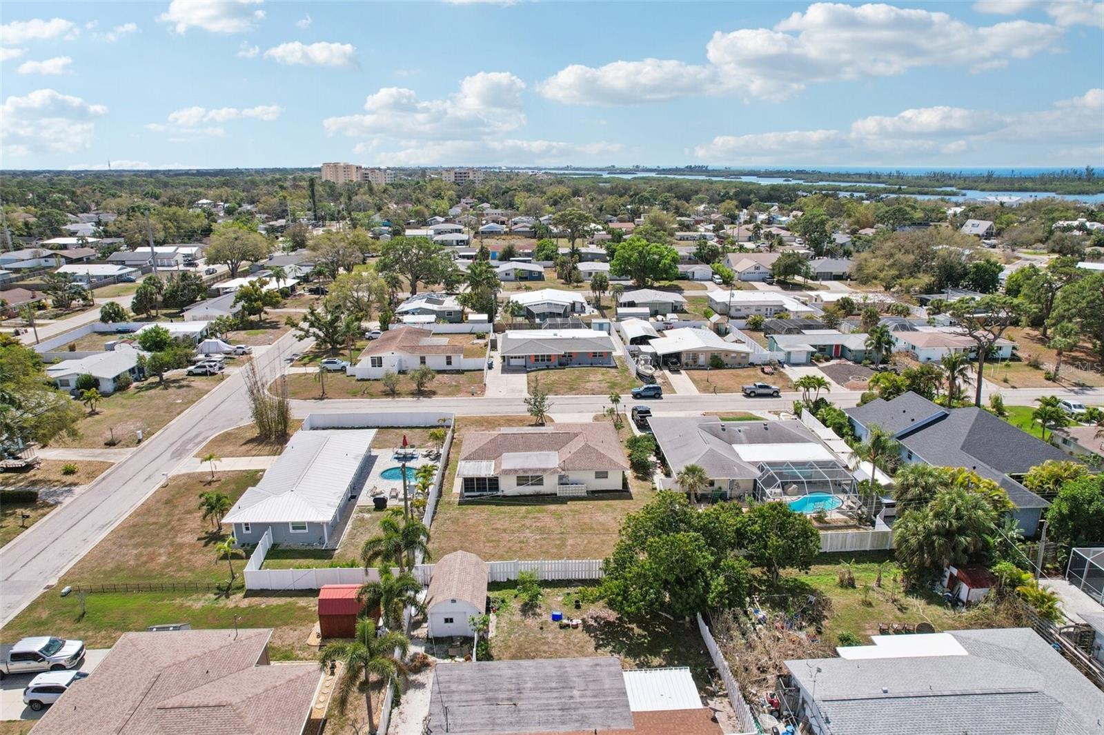 TROPICAL SHORES - Residential