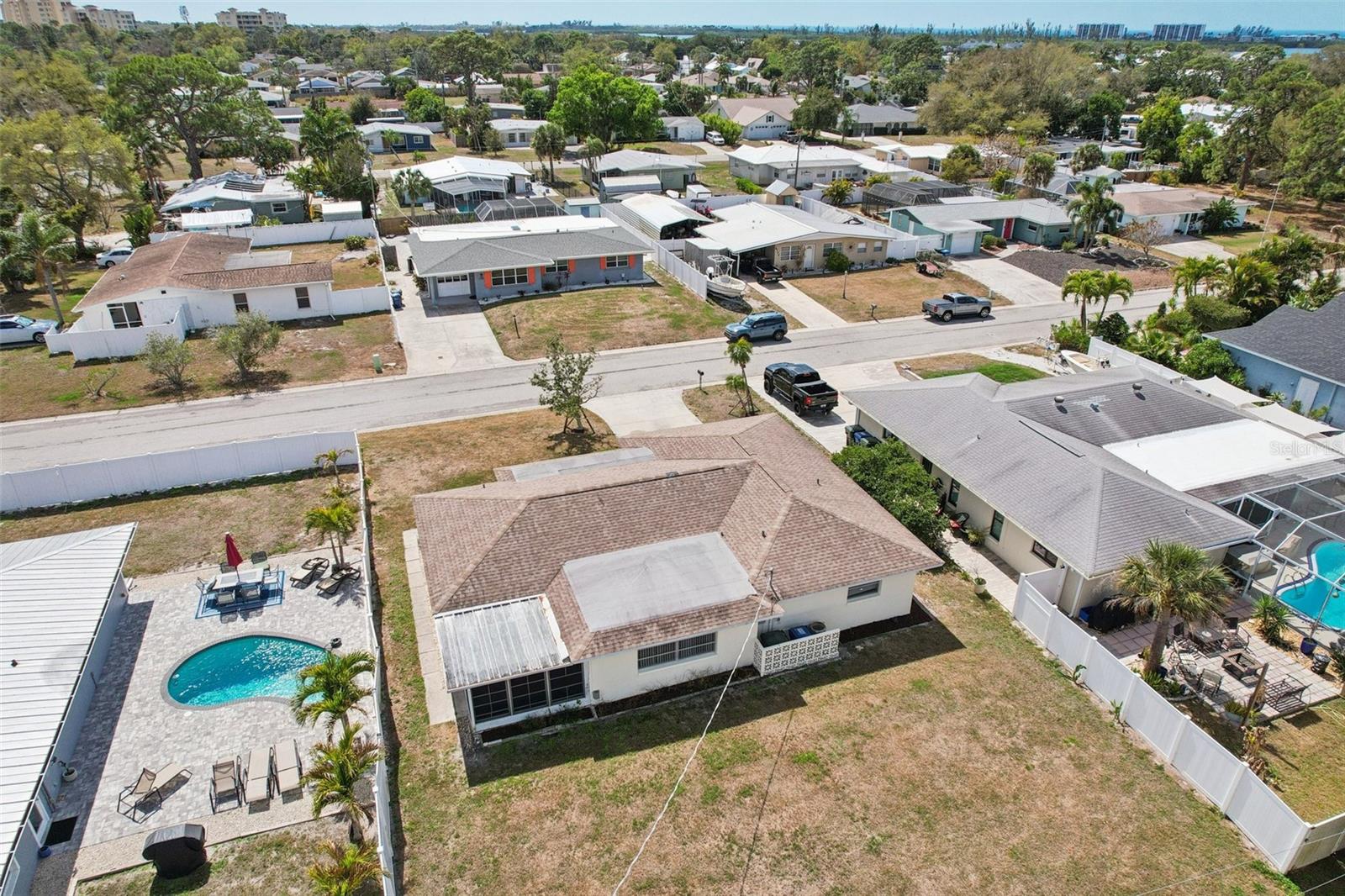 TROPICAL SHORES - Residential