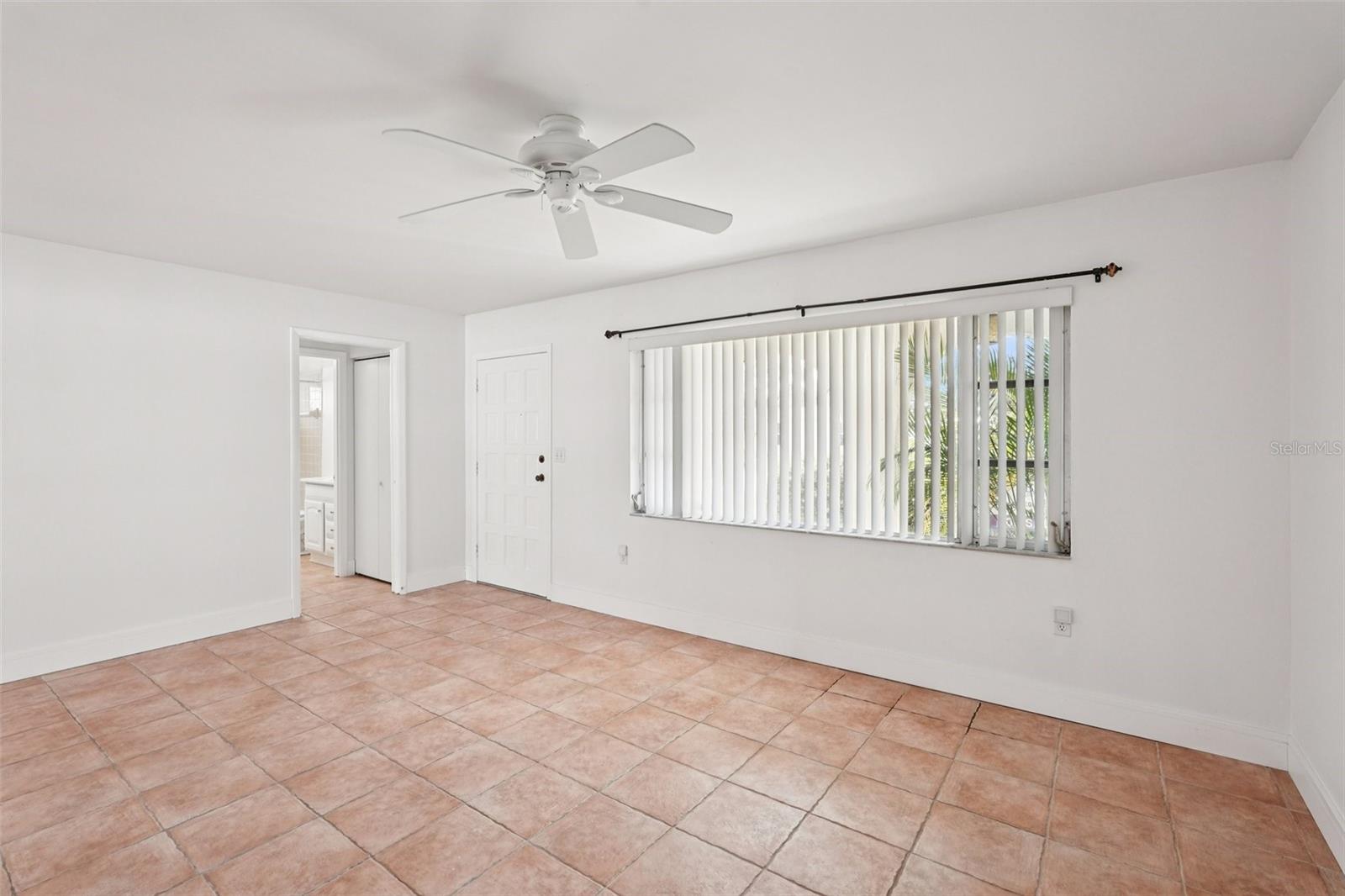 TROPICAL SHORES - Residential