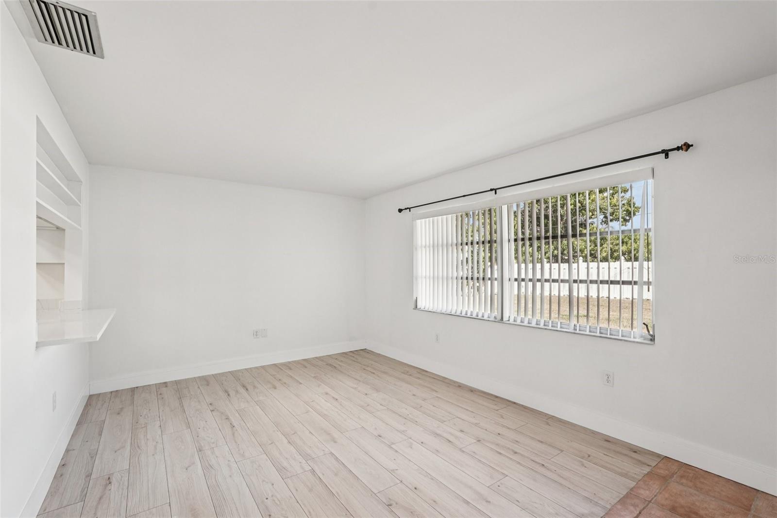 TROPICAL SHORES - Residential