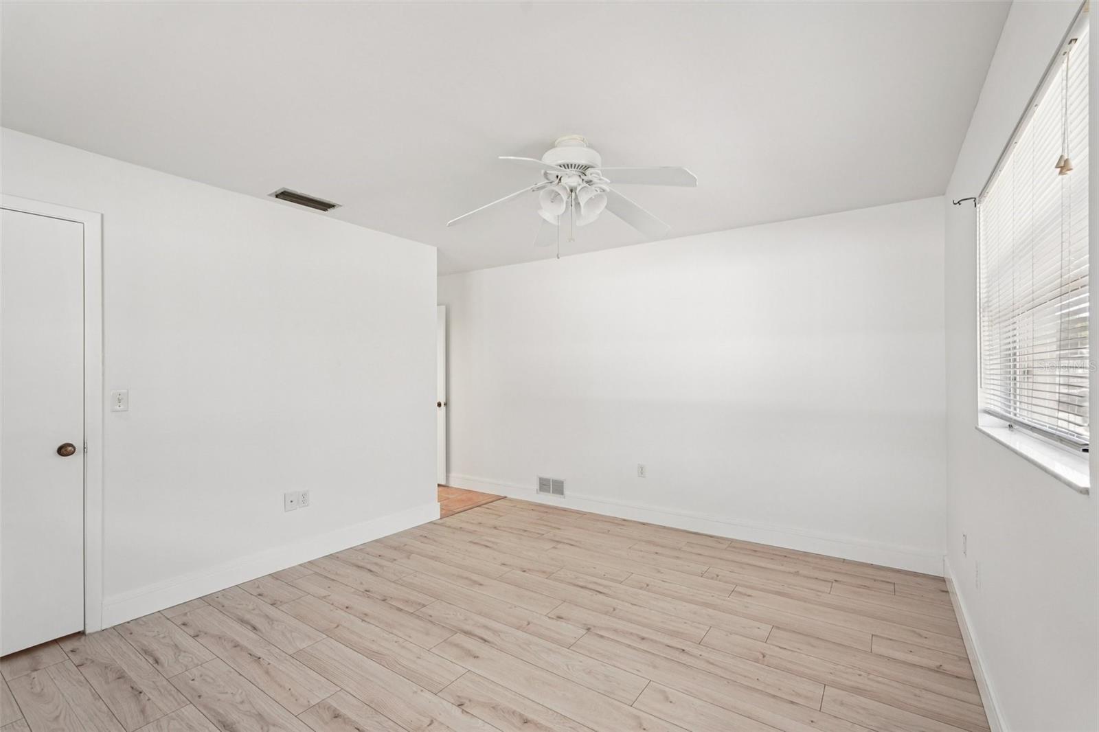 TROPICAL SHORES - Residential