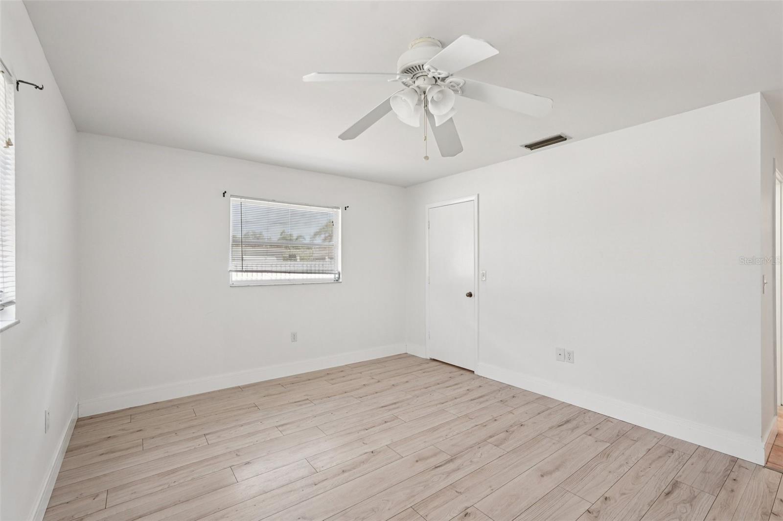 TROPICAL SHORES - Residential