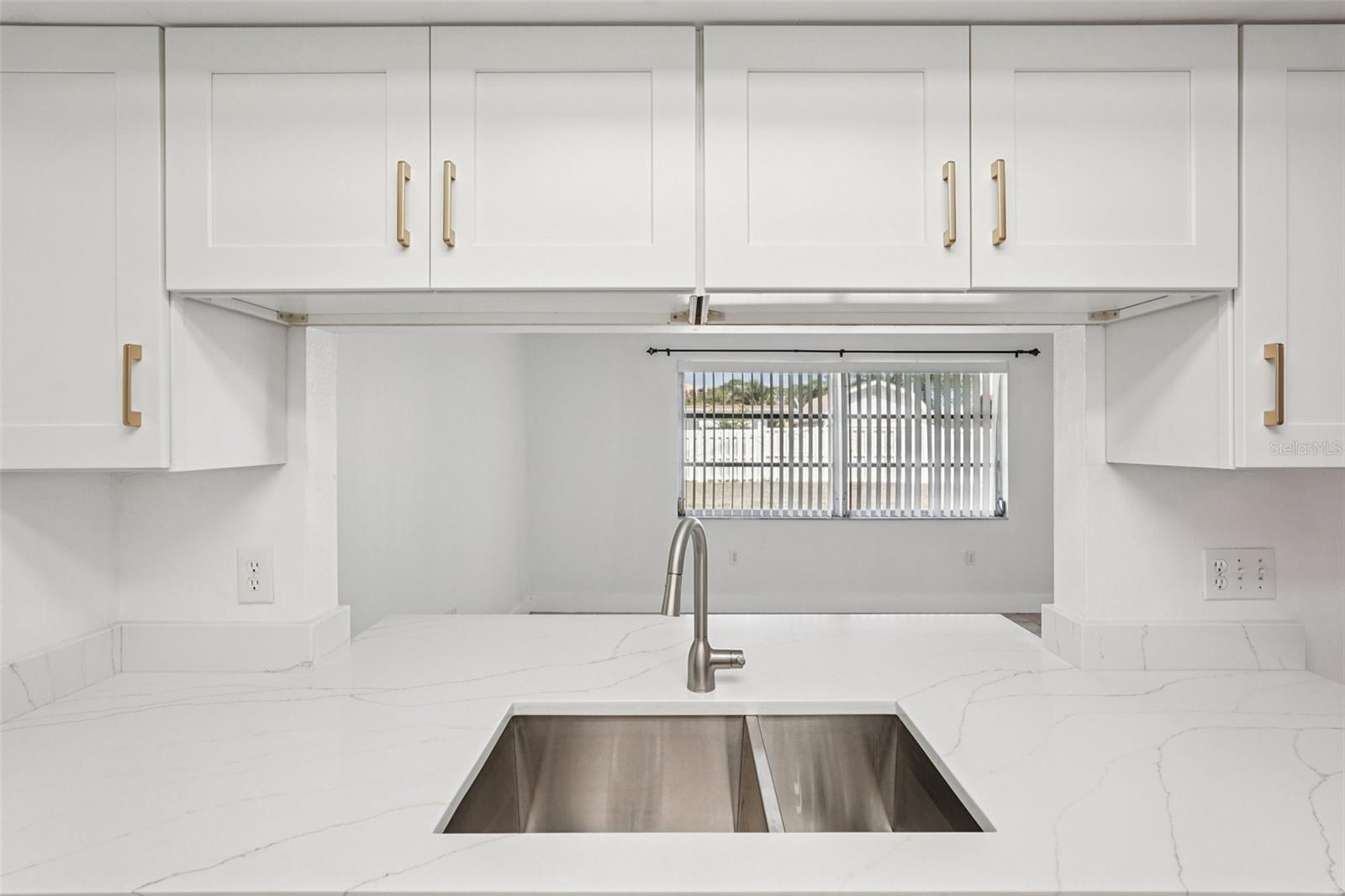 TROPICAL SHORES - Residential