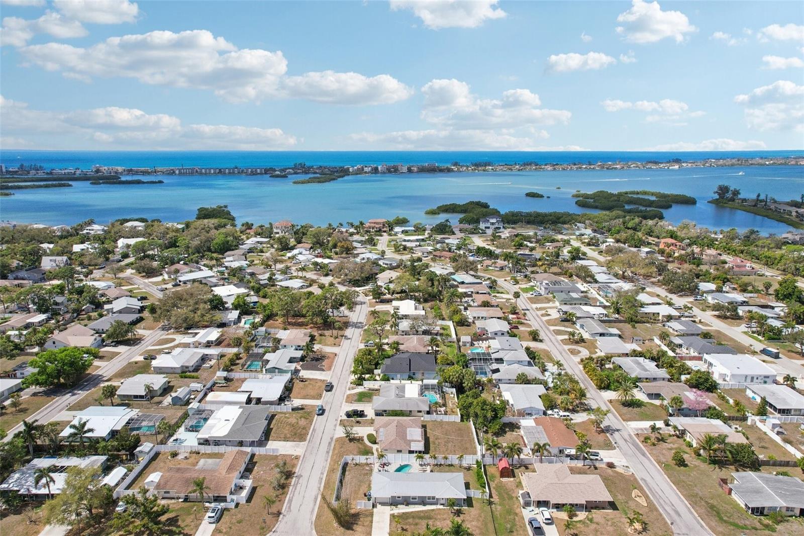 TROPICAL SHORES - Residential