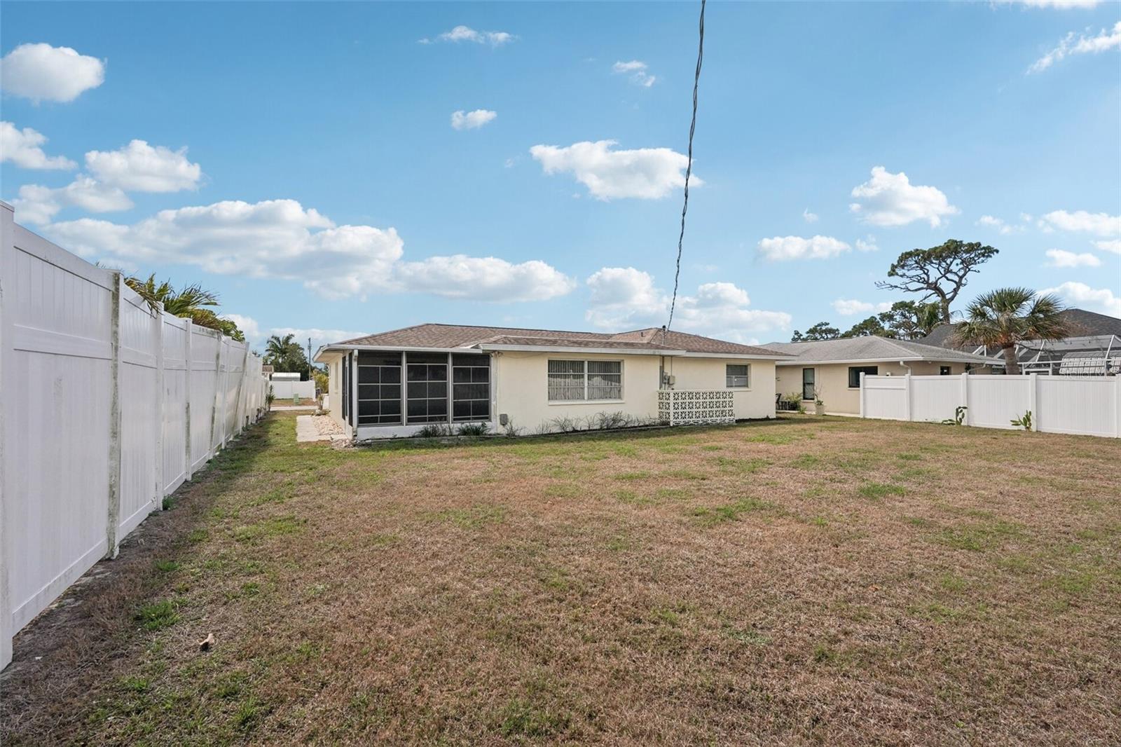 TROPICAL SHORES - Residential