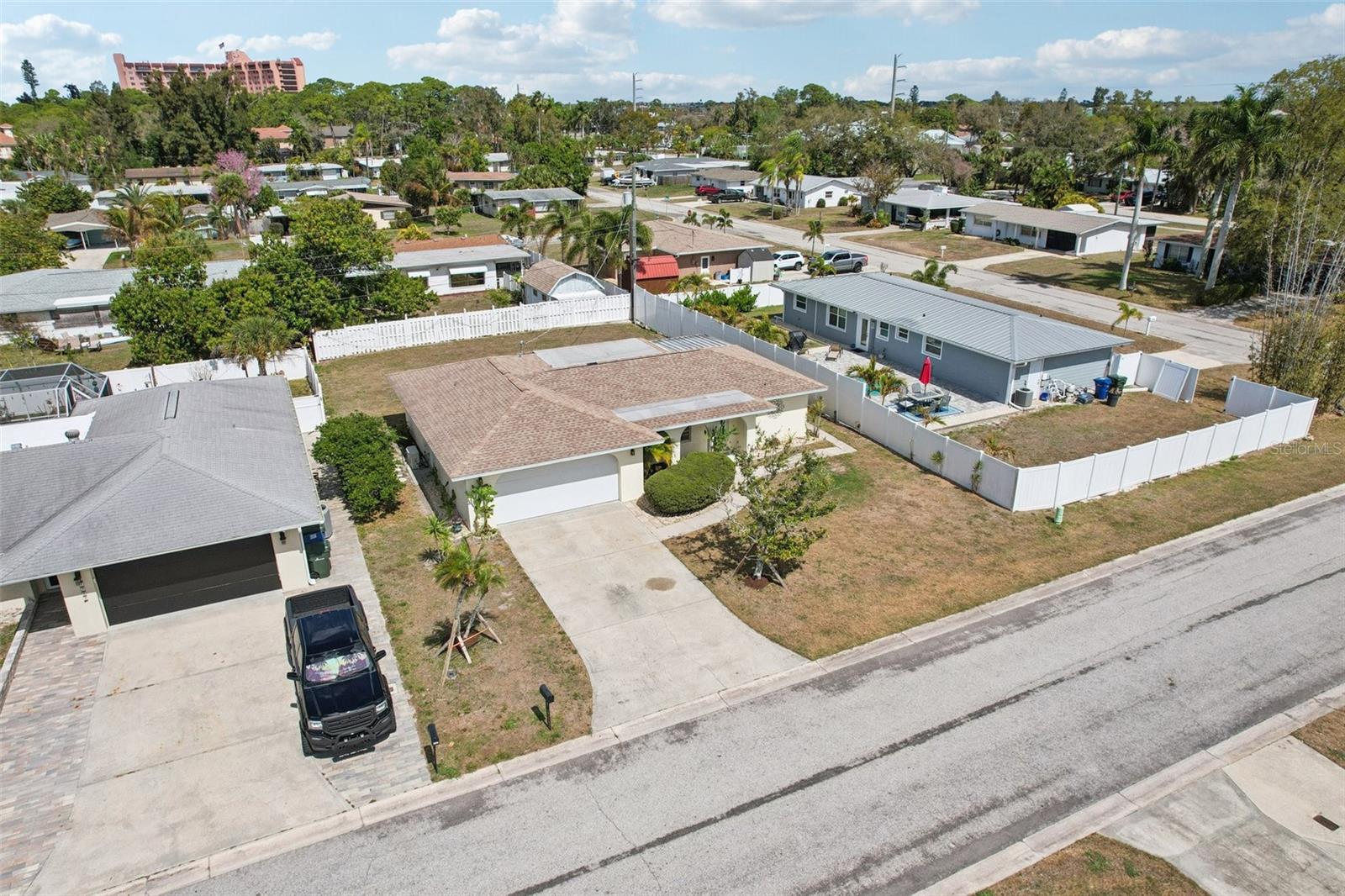 TROPICAL SHORES - Residential