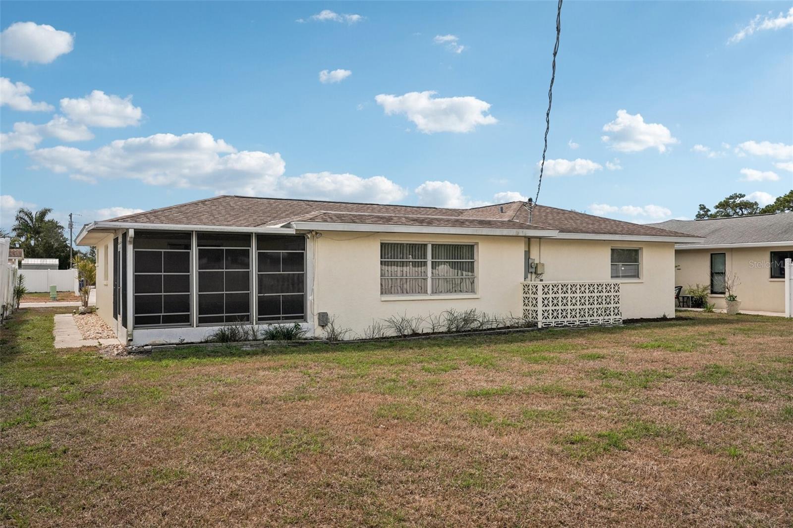 TROPICAL SHORES - Residential