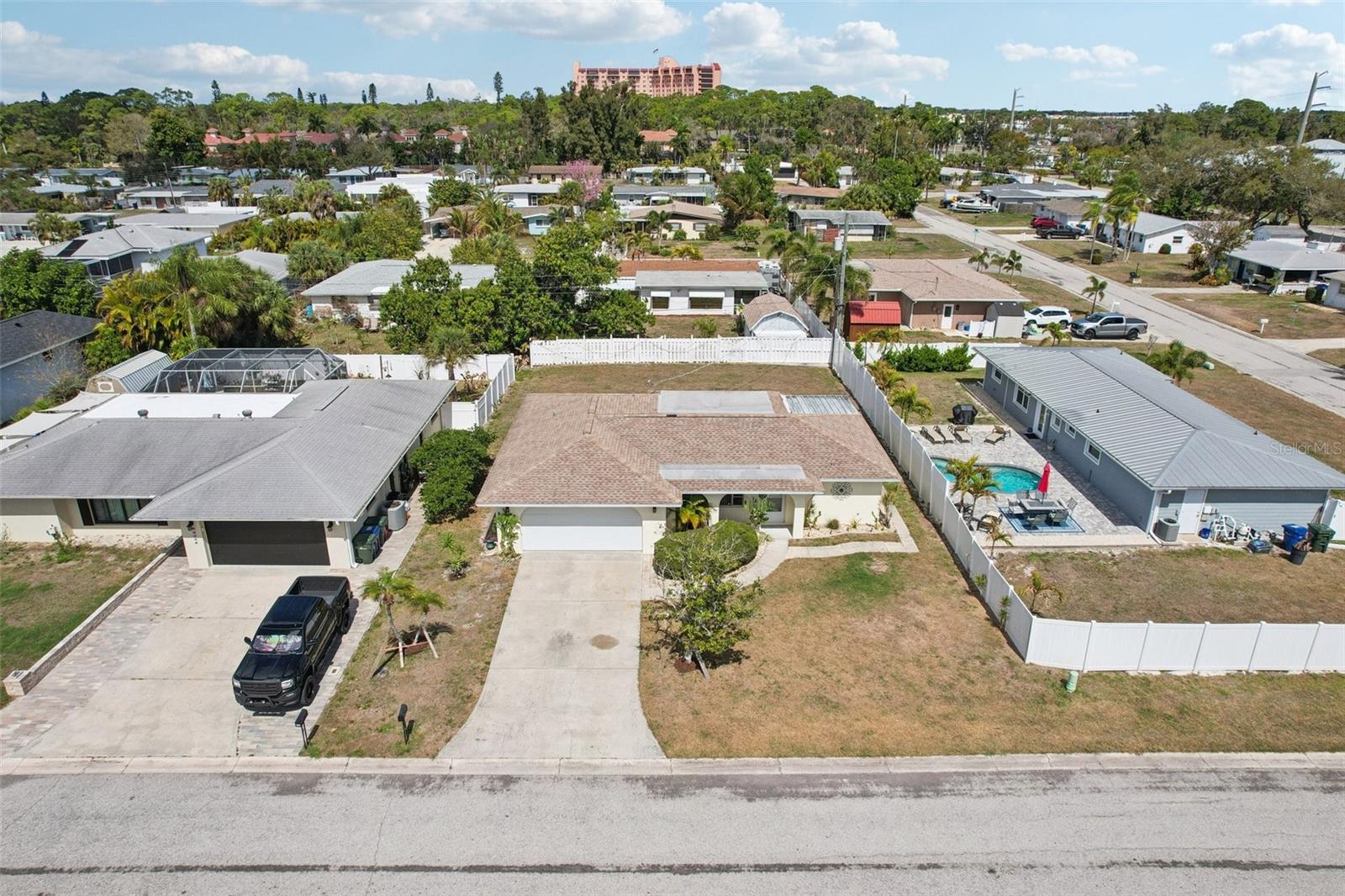 TROPICAL SHORES - Residential