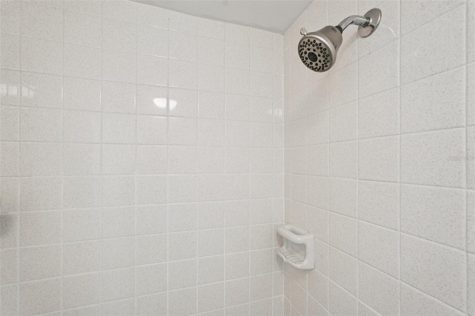 TROPICAL SHORES - Residential