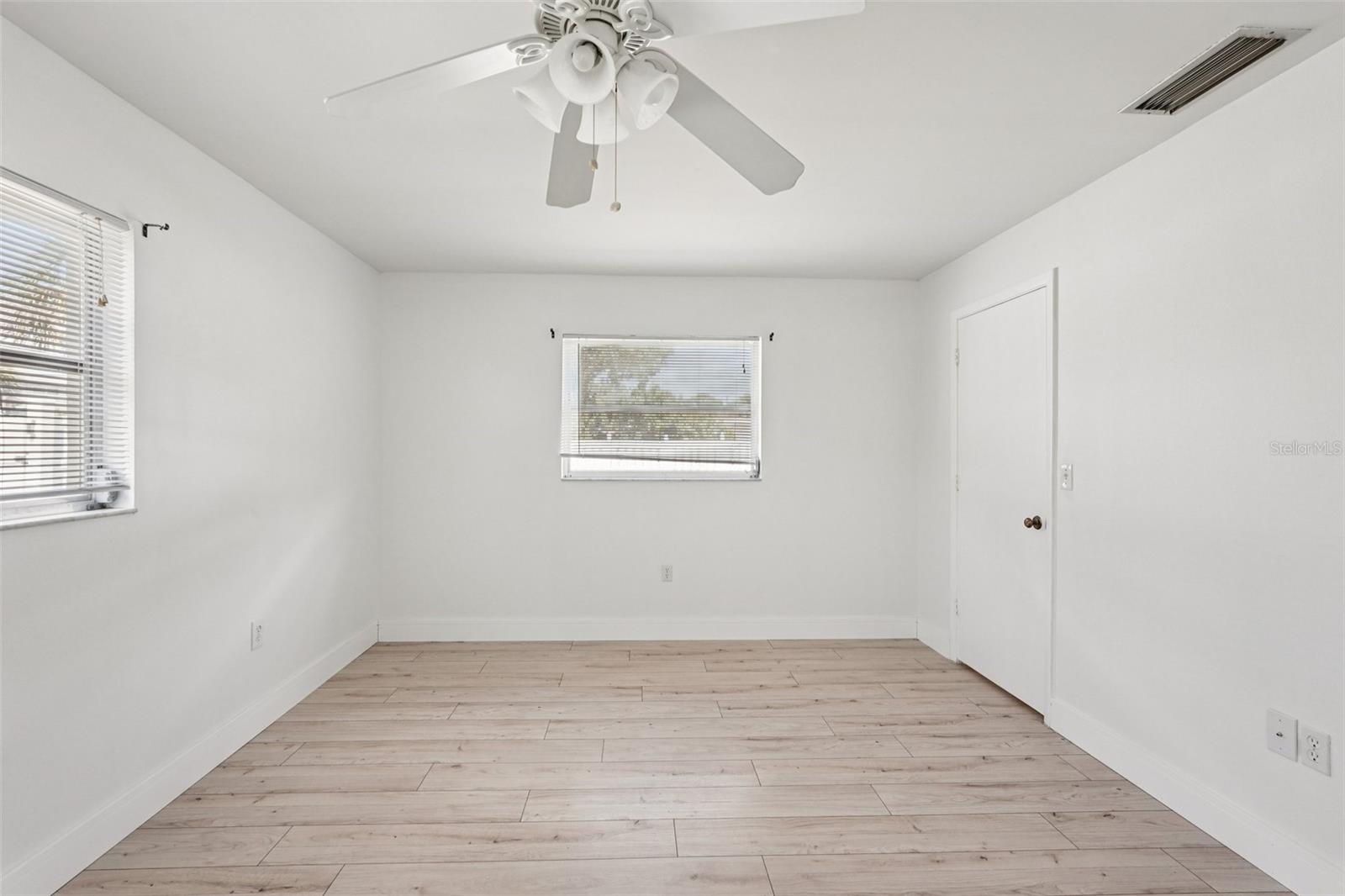 TROPICAL SHORES - Residential