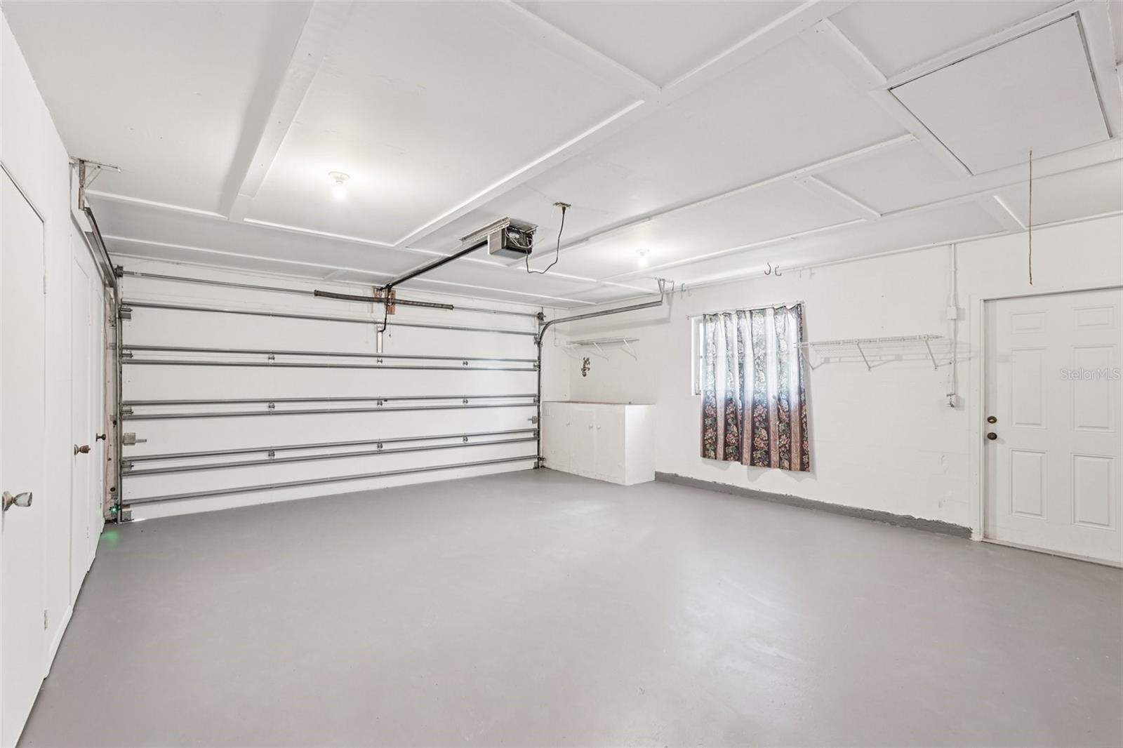 TROPICAL SHORES - Residential