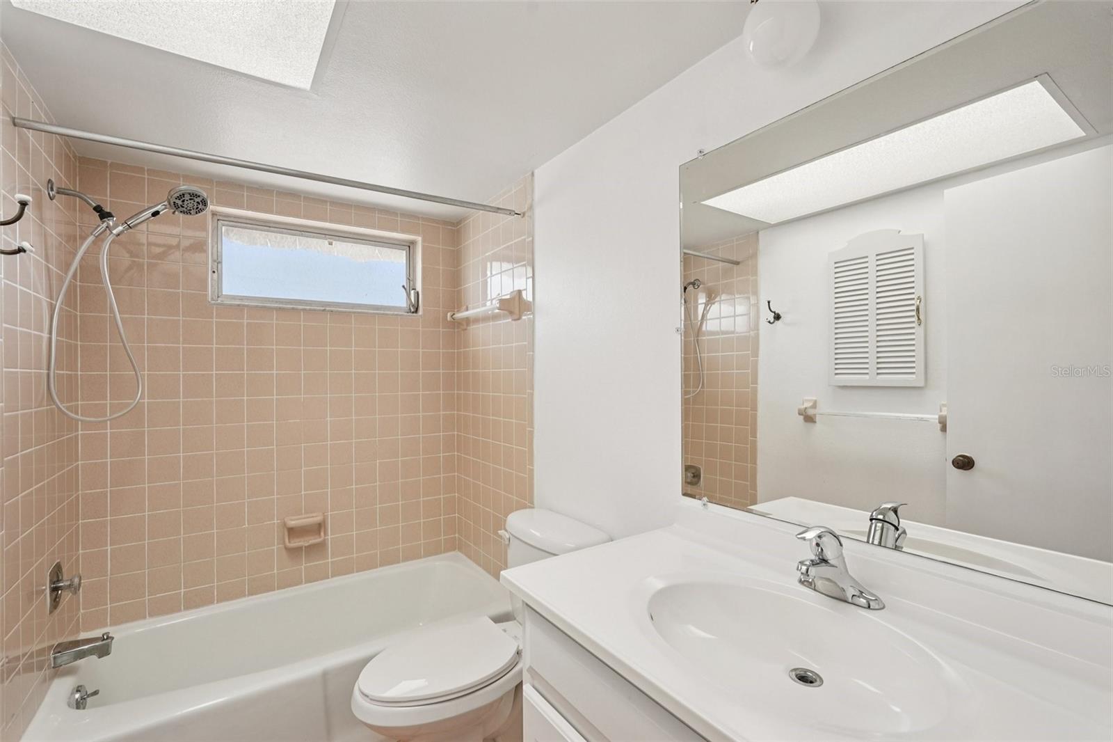 TROPICAL SHORES - Residential