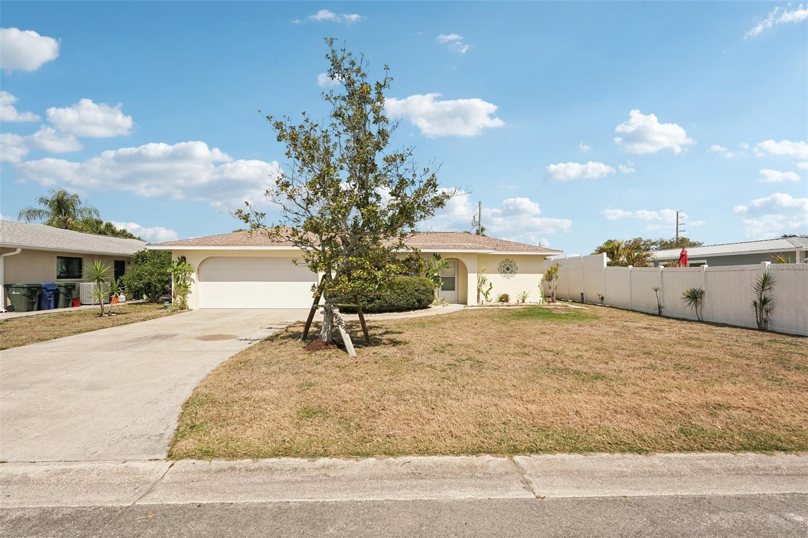 TROPICAL SHORES - Residential