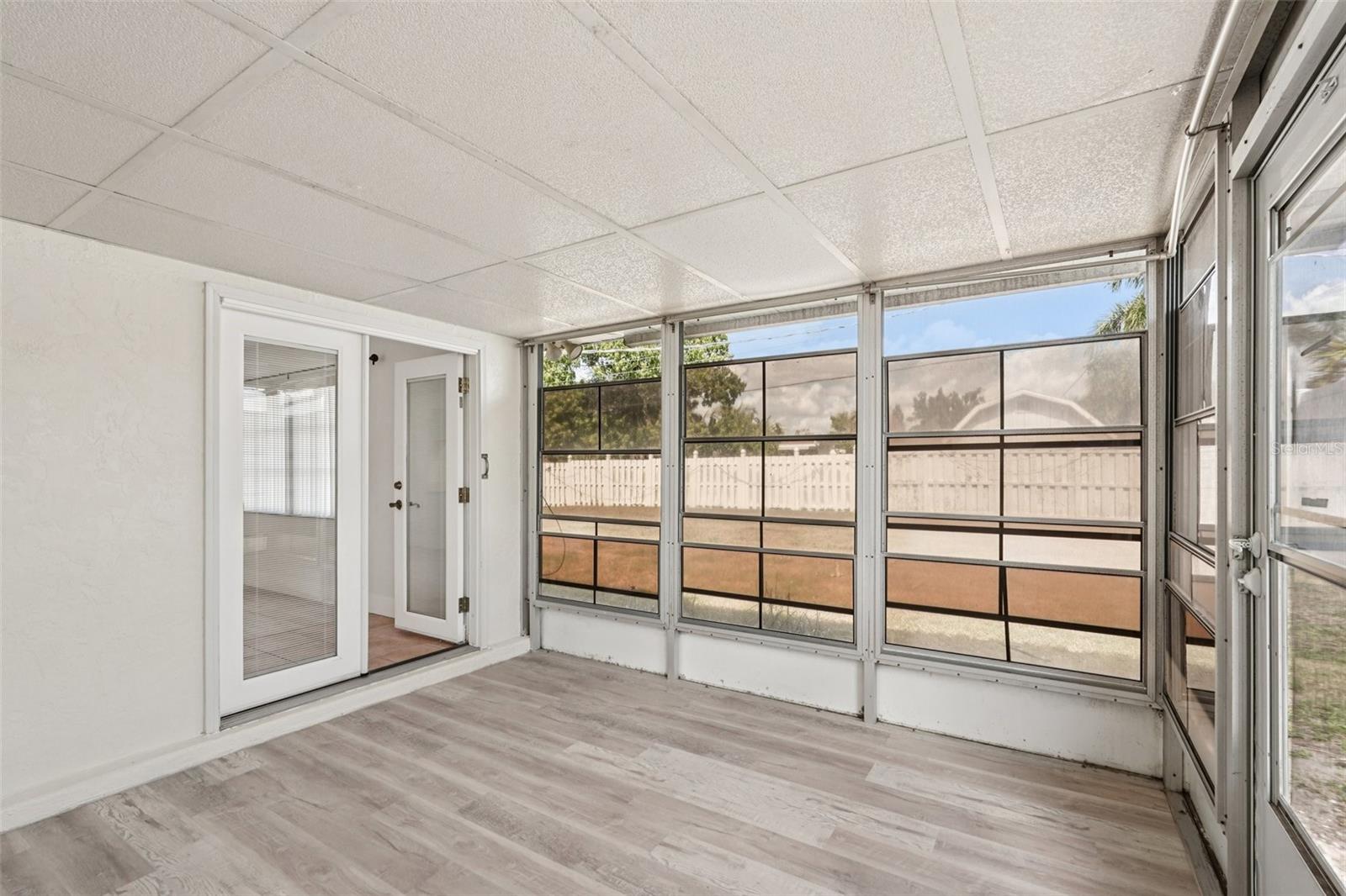 TROPICAL SHORES - Residential