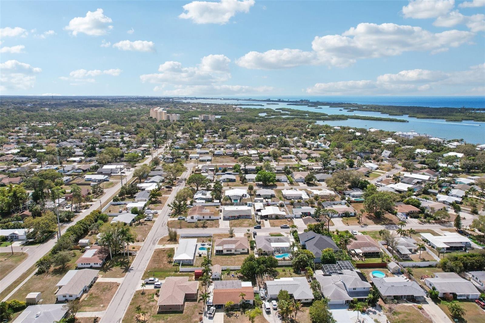 TROPICAL SHORES - Residential