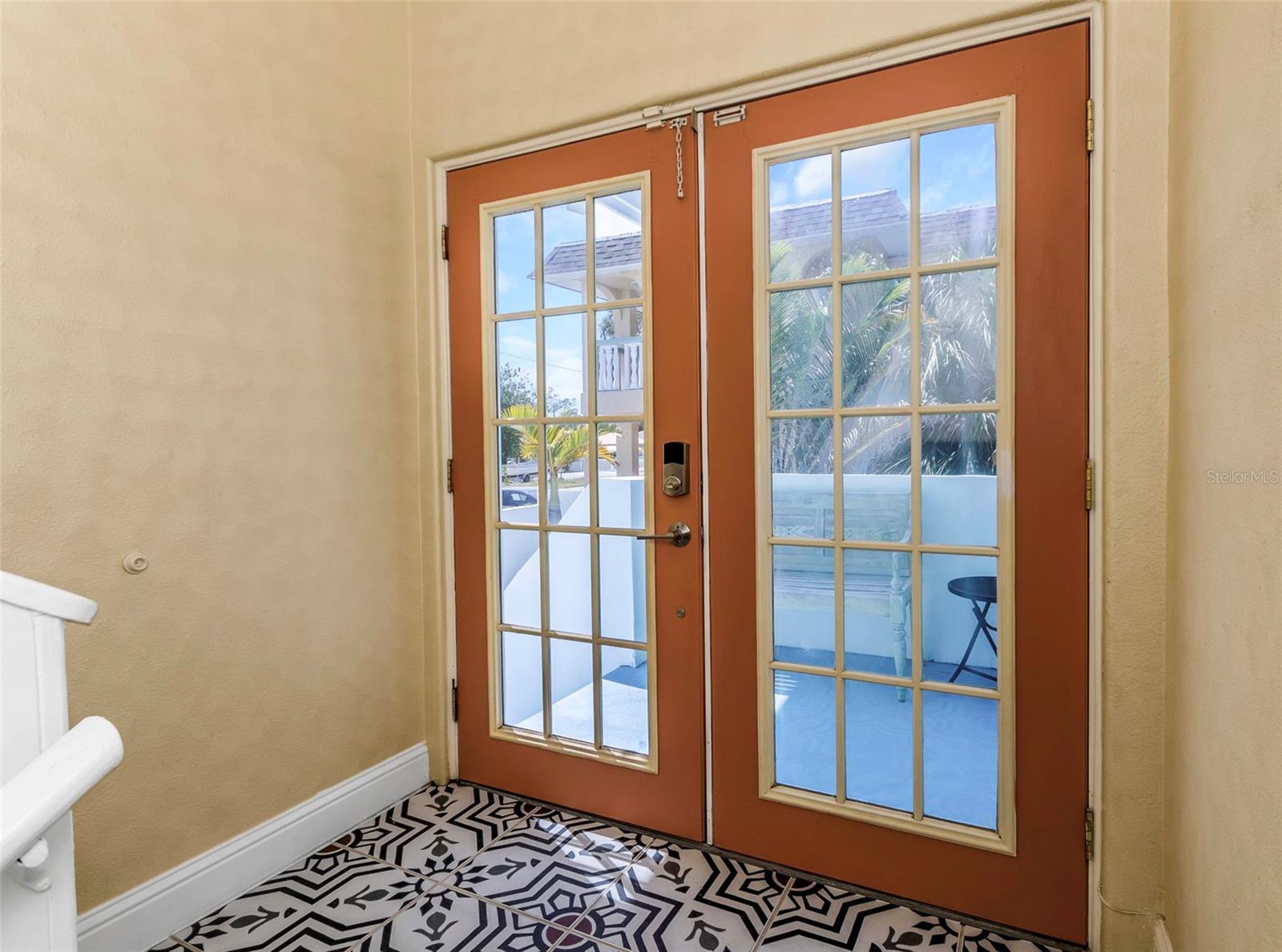 2921 DUPONT STREET S