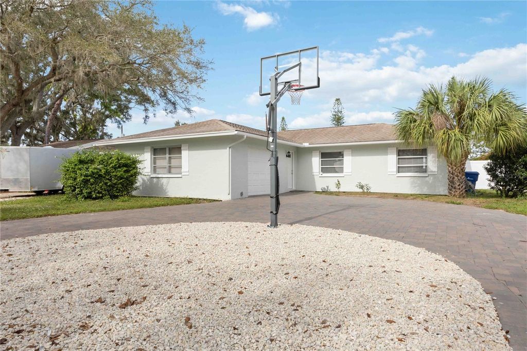 Photo of 4925 Silk Oak Drive, Sarasota, FL 34232 (MLS # A4690754)