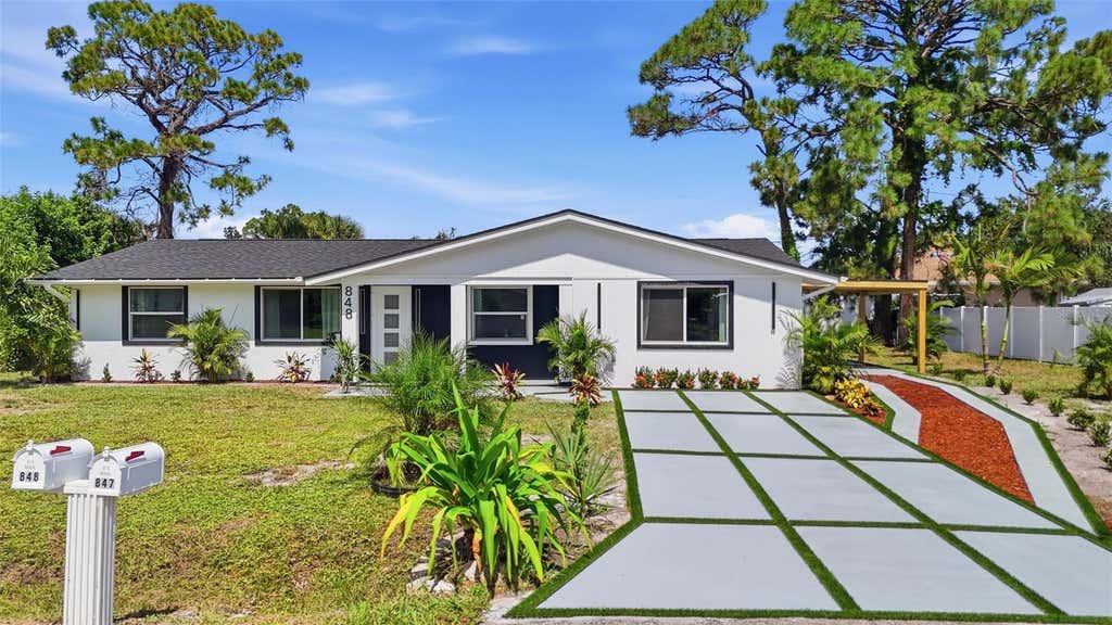 Photo of 848 Olympia Road, Venice, FL 34293 (MLS # TB8541408)
