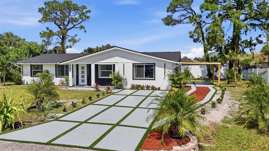 Photo of 848 Olympia Road, Venice, FL 34293 (MLS # TB8541408)