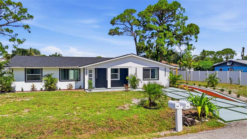 Photo of 848 Olympia Road, Venice, FL 34293 (MLS # TB8541408)