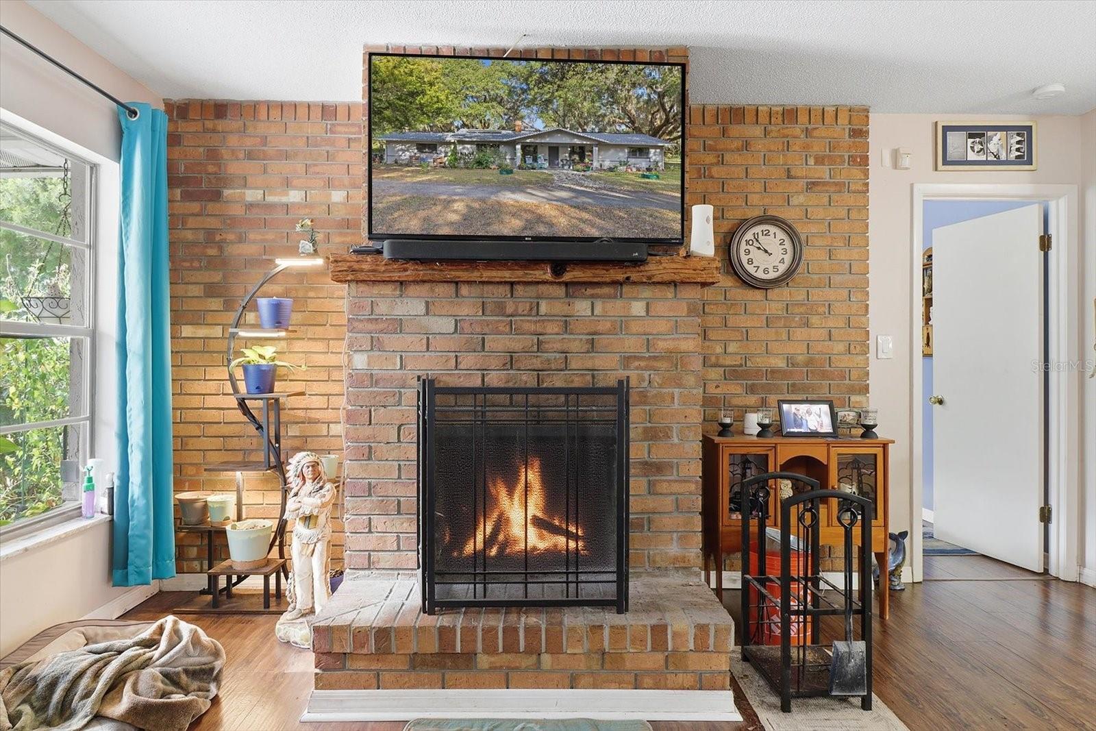 CRYSTAL MANOR UNIT 02 - Residential