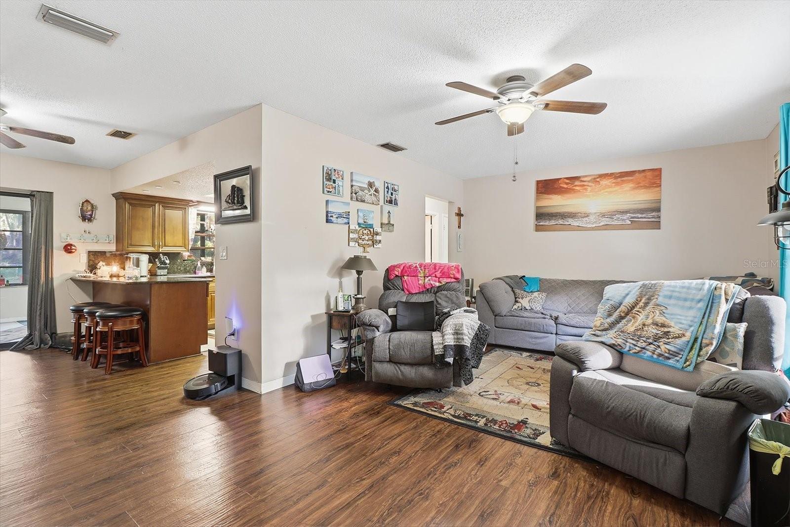 CRYSTAL MANOR UNIT 02 - Residential