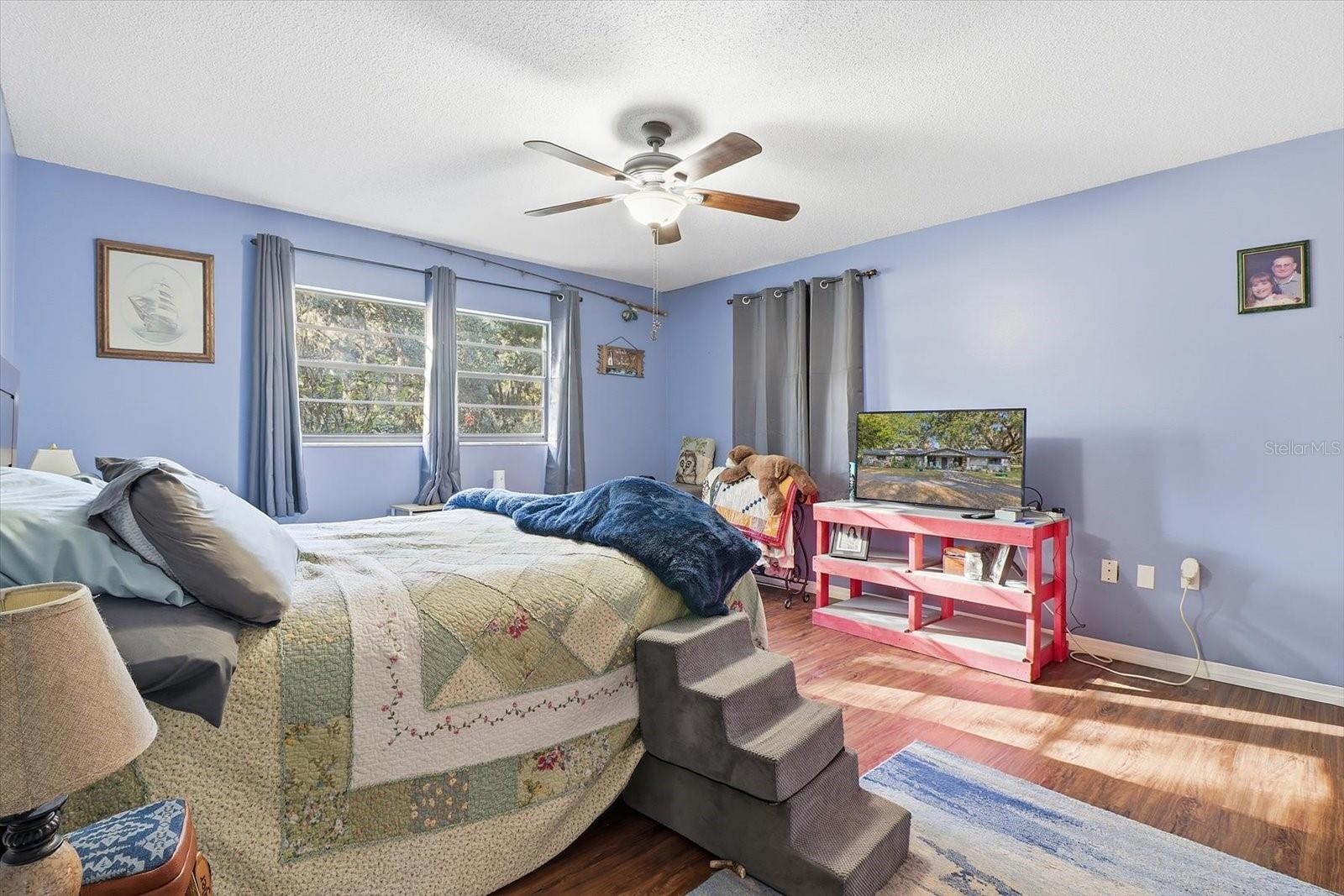 CRYSTAL MANOR UNIT 02 - Residential