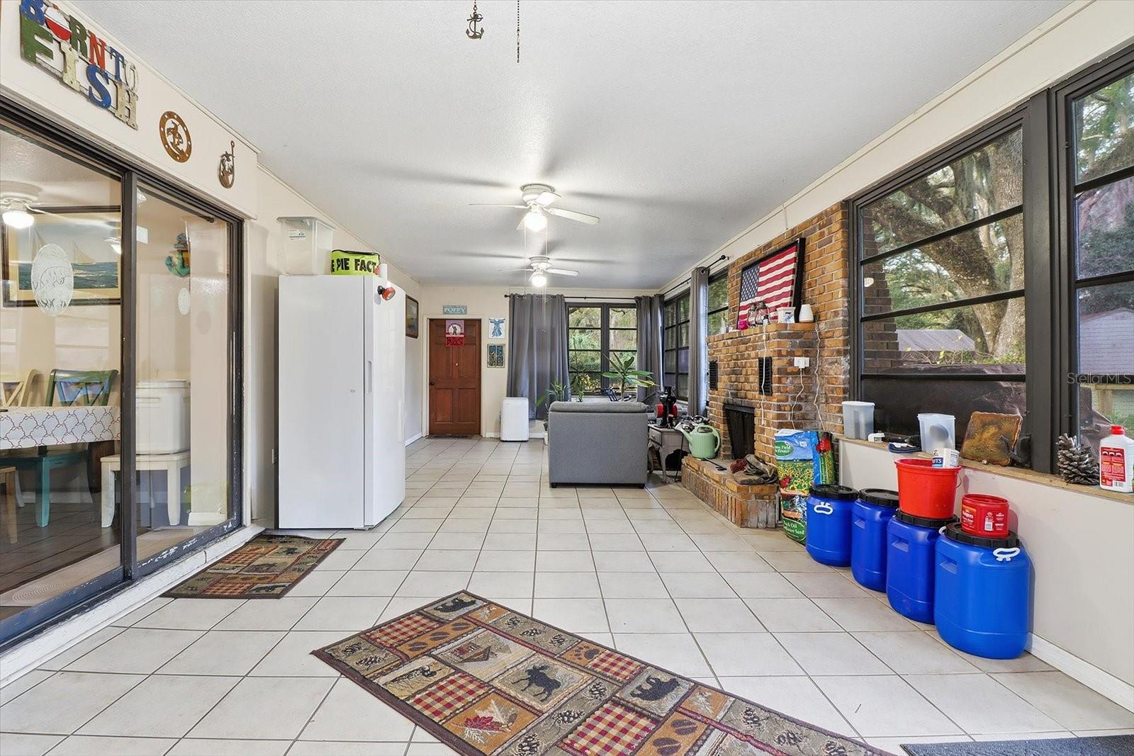 CRYSTAL MANOR UNIT 02 - Residential