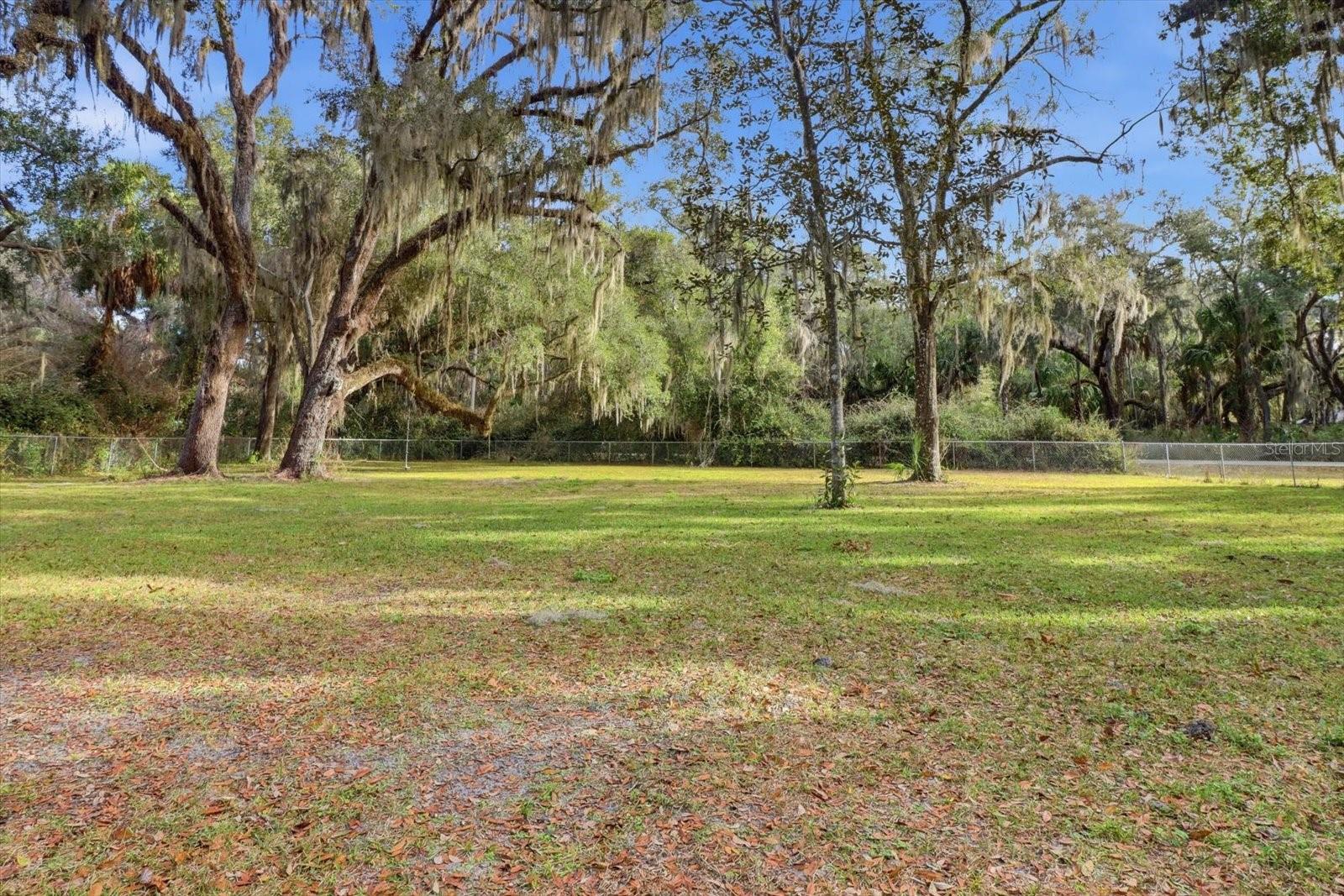 CRYSTAL MANOR UNIT 02 - Residential