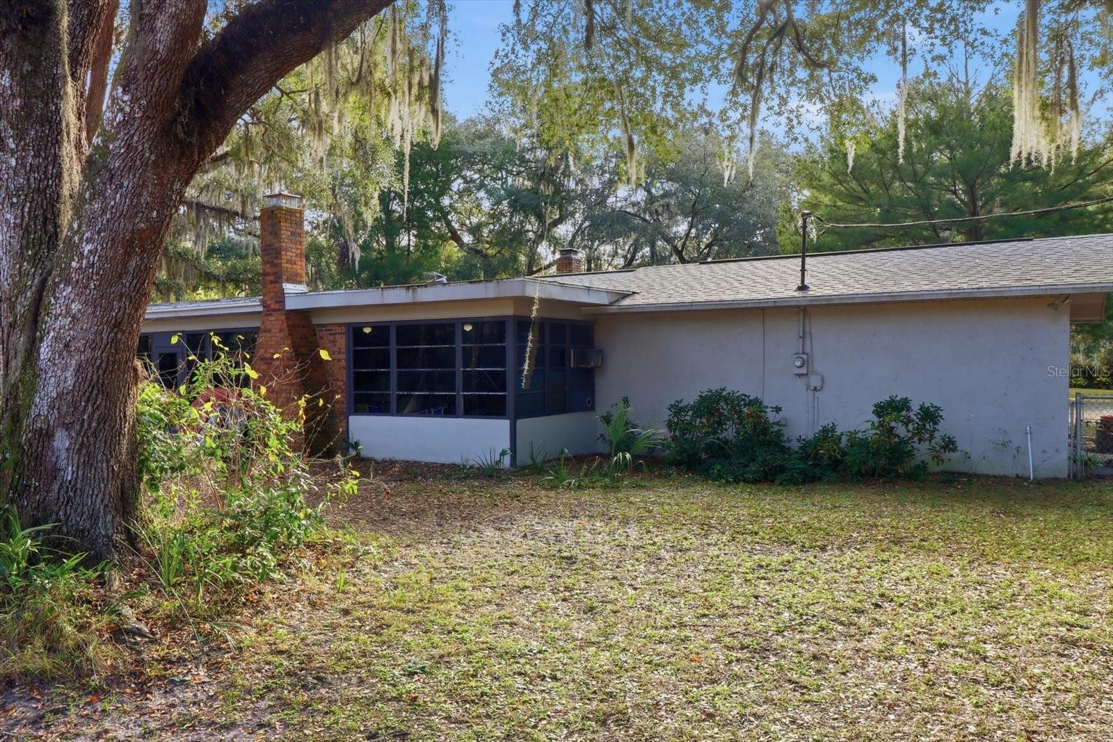 CRYSTAL MANOR UNIT 02 - Residential