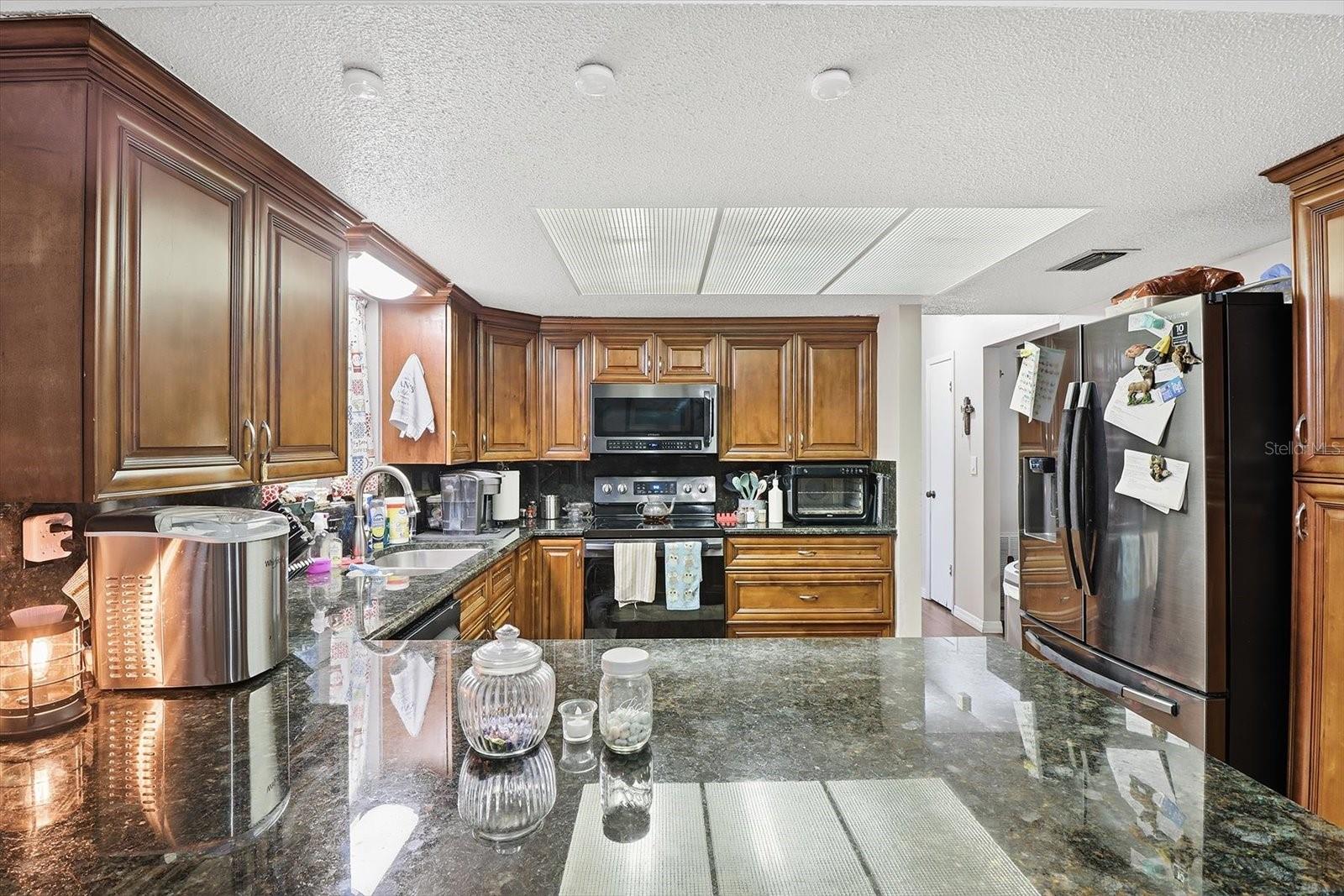 CRYSTAL MANOR UNIT 02 - Residential