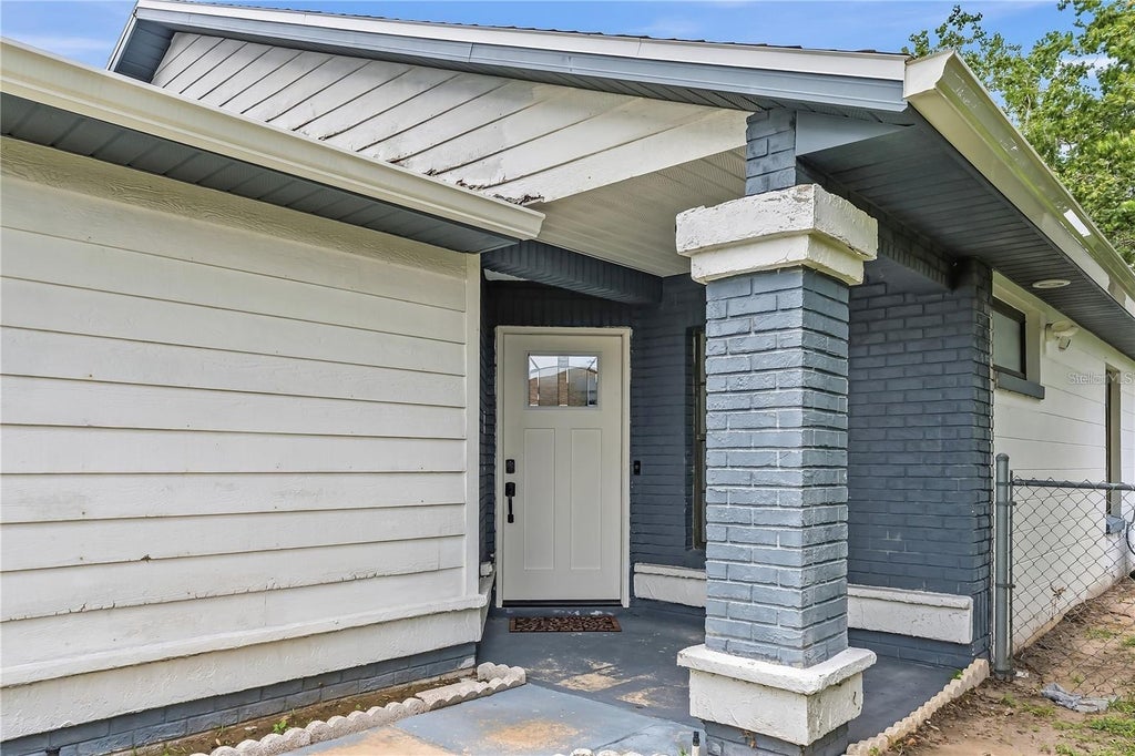 Photo of 182 Pinewood Circle, Kissimmee, FL 34743 (MLS # S5156207)