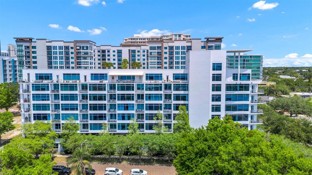 Photo of 525 E Jackson Street #701, Orlando, FL 32801 (MLS # O6451968)