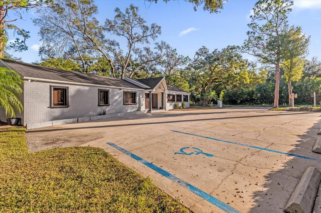 Photo of 806 E 25th Street, Sanford, FL 32771 (MLS # O6376426)