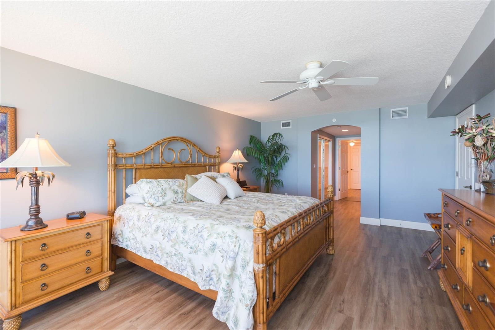 LA CONTESSA CONDO - Residential