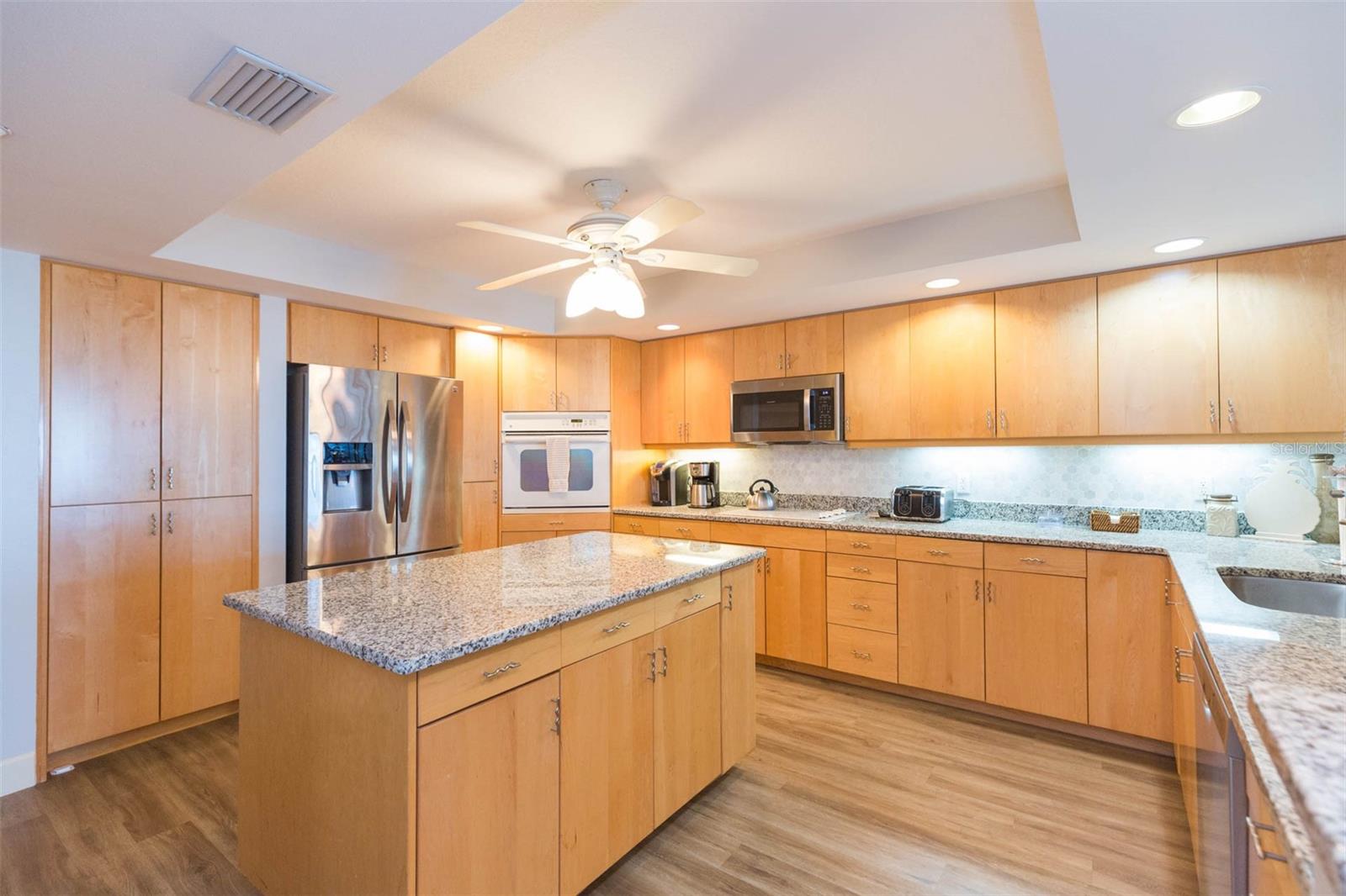 LA CONTESSA CONDO - Residential