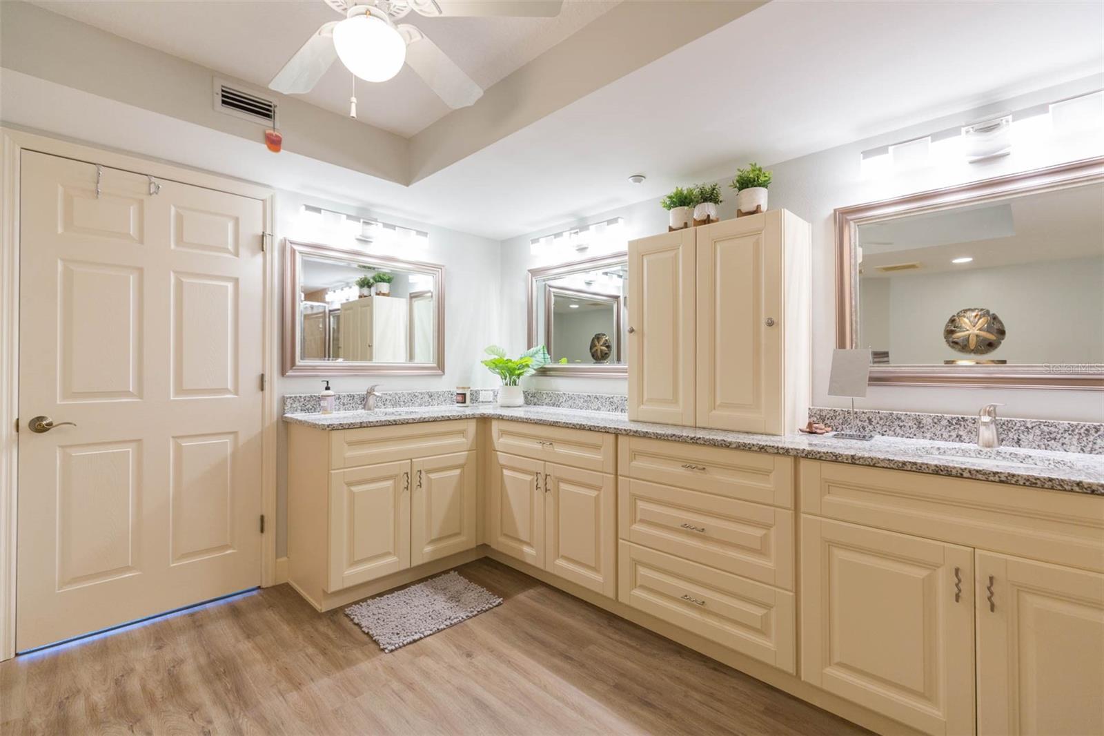 LA CONTESSA CONDO - Residential