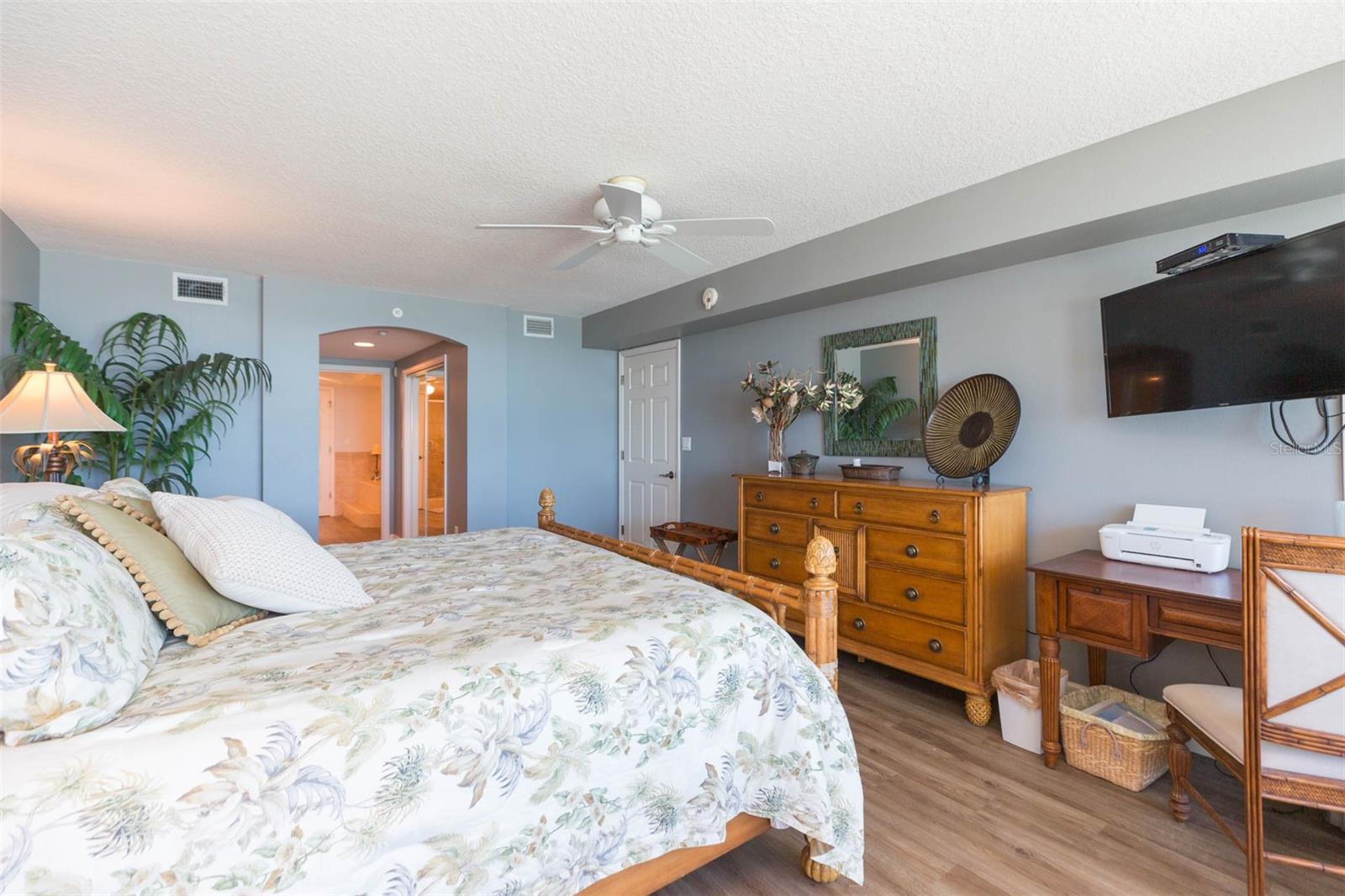 LA CONTESSA CONDO - Residential