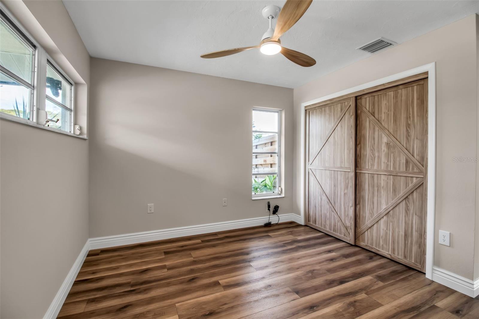 SOUTH VENICE - Residential