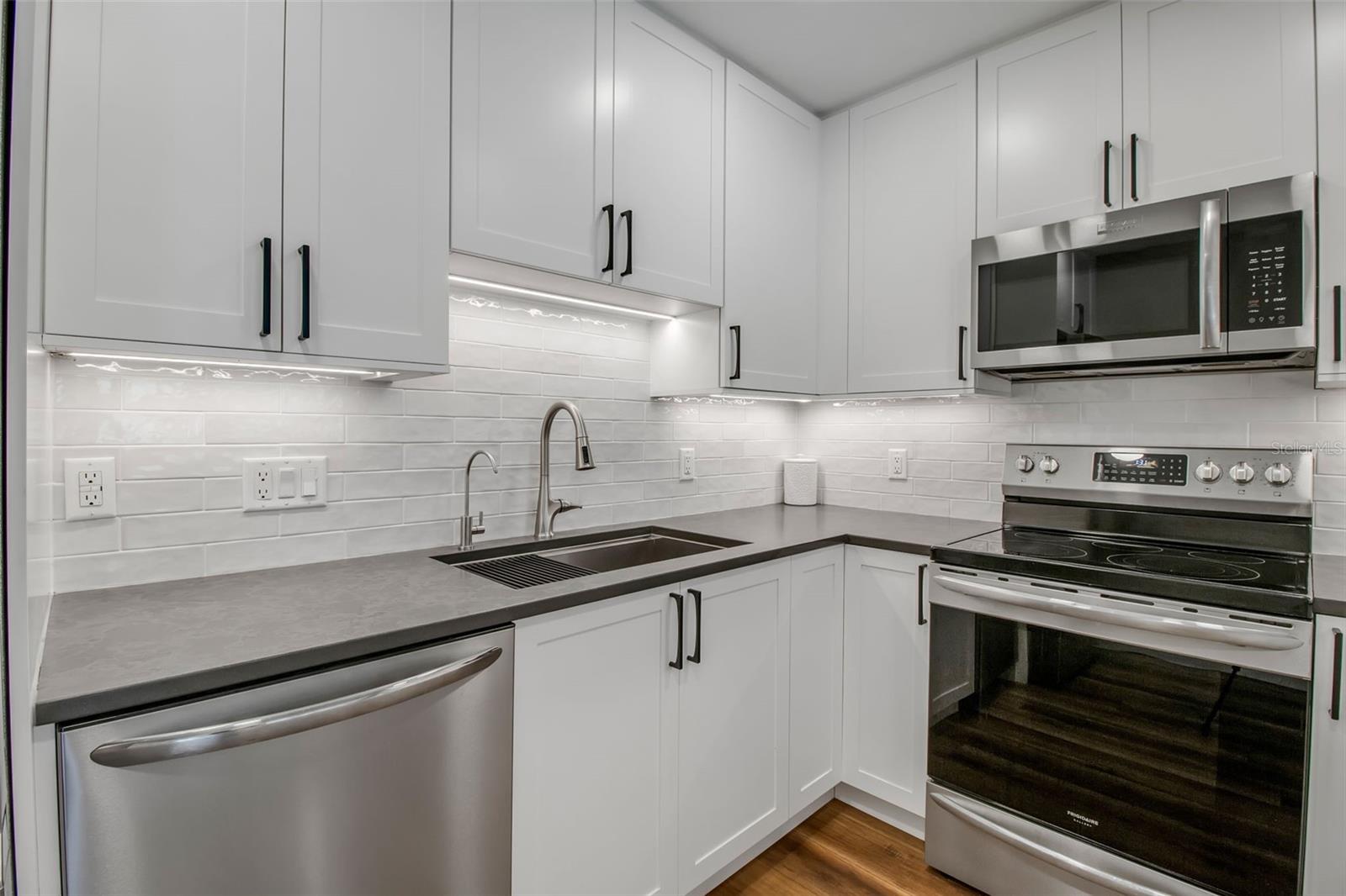 SOUTH VENICE - Residential